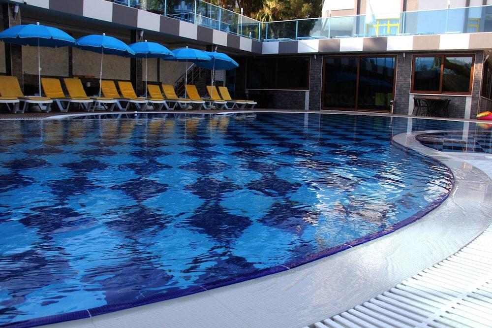 Merlin Beach Park Hotel Tosmur Eksteriør billede